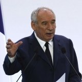 François Bayrou a demandé aux oppositions, et singulièrement au Parti socialiste, de "réfléchir" à leur décision sur le vote de confiance du 8 septembre. KEYSTONE/AP/Aurelien Morissard